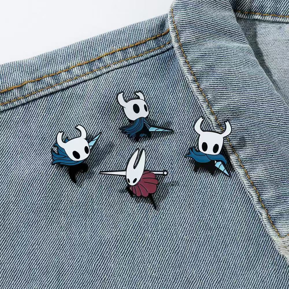 4PCS Hollow Knight Enamel Pins - Photography Jacket recension och pris